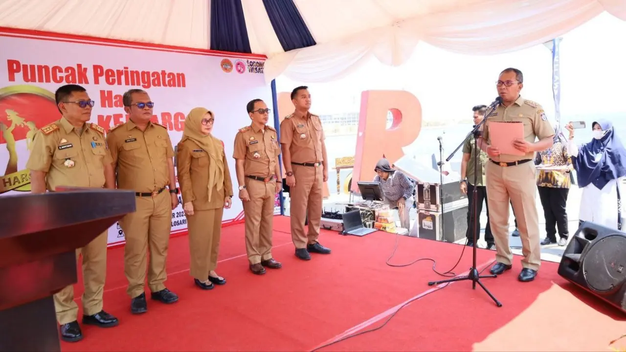 Walikota Danny Pomanto Kukuhkan Kadisdik Makassar Sebagai BAAS di Peringatan Harganas ke-30