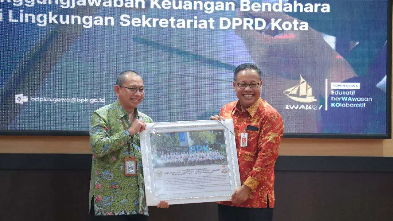 Sekretaris DPRD Makassar Tutup Pelatihan Penguatan Kapasitas Bendahara Pengeluaran 2 Sekretaris DPRD Makassar Tutup Pelatihan Penguatan Kapasitas Bendahara Pengeluaran