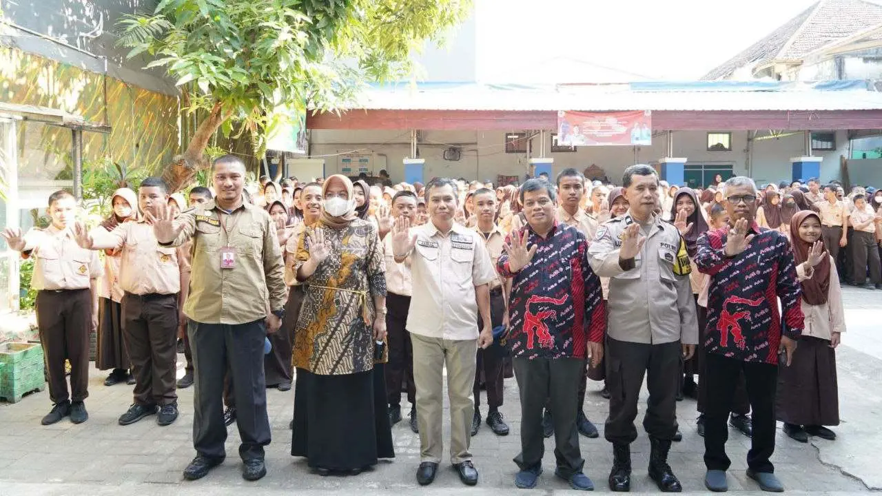 Kesbangpol-BNN Sulsel Deklarasi Sekolah Bersih Narkoba di SMPN 29 Makassar