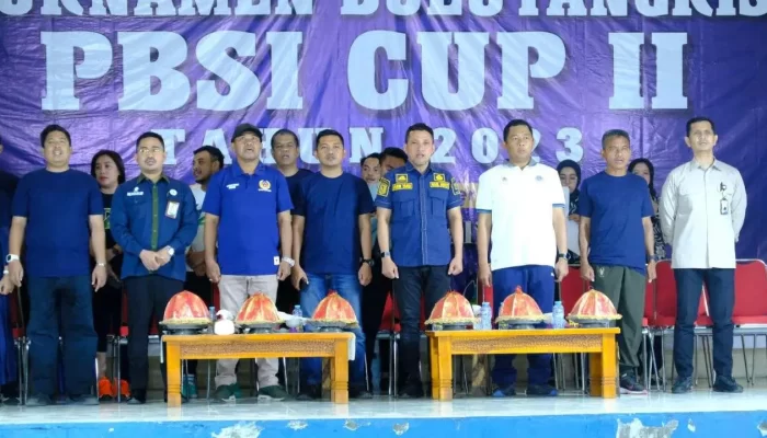 Paris Yasir Resmi Buka Turnamen Bulutangkis PBSI Cup II