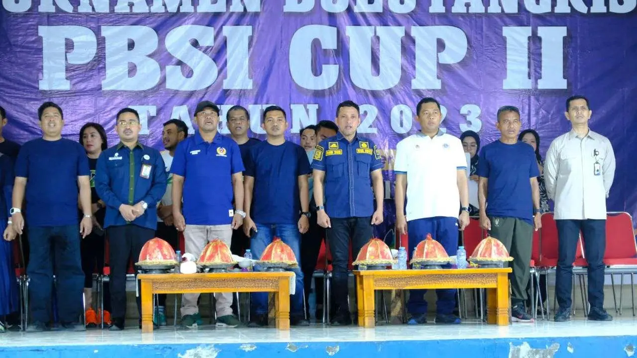 Paris Yasir Resmi Buka Turnamen Bulutangkis PBSI Cup II