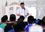 Pj Gubernur Bahtiar Salat Jumat di Masjid Syekh Yusuf, Silaturahmi dengan Warga Gowa
