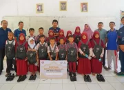 UPZ Semen Tonasa Serahkan Bantuan Perlengkapan Sekolah di SDN 23 Bonti