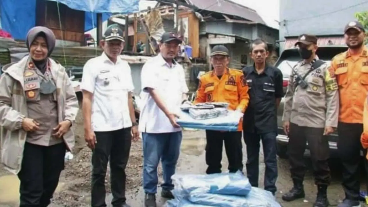 Camat Ujung Tanah Kunjungi Korban Bencana Angin Puting Beliung di Dua Kelurahan