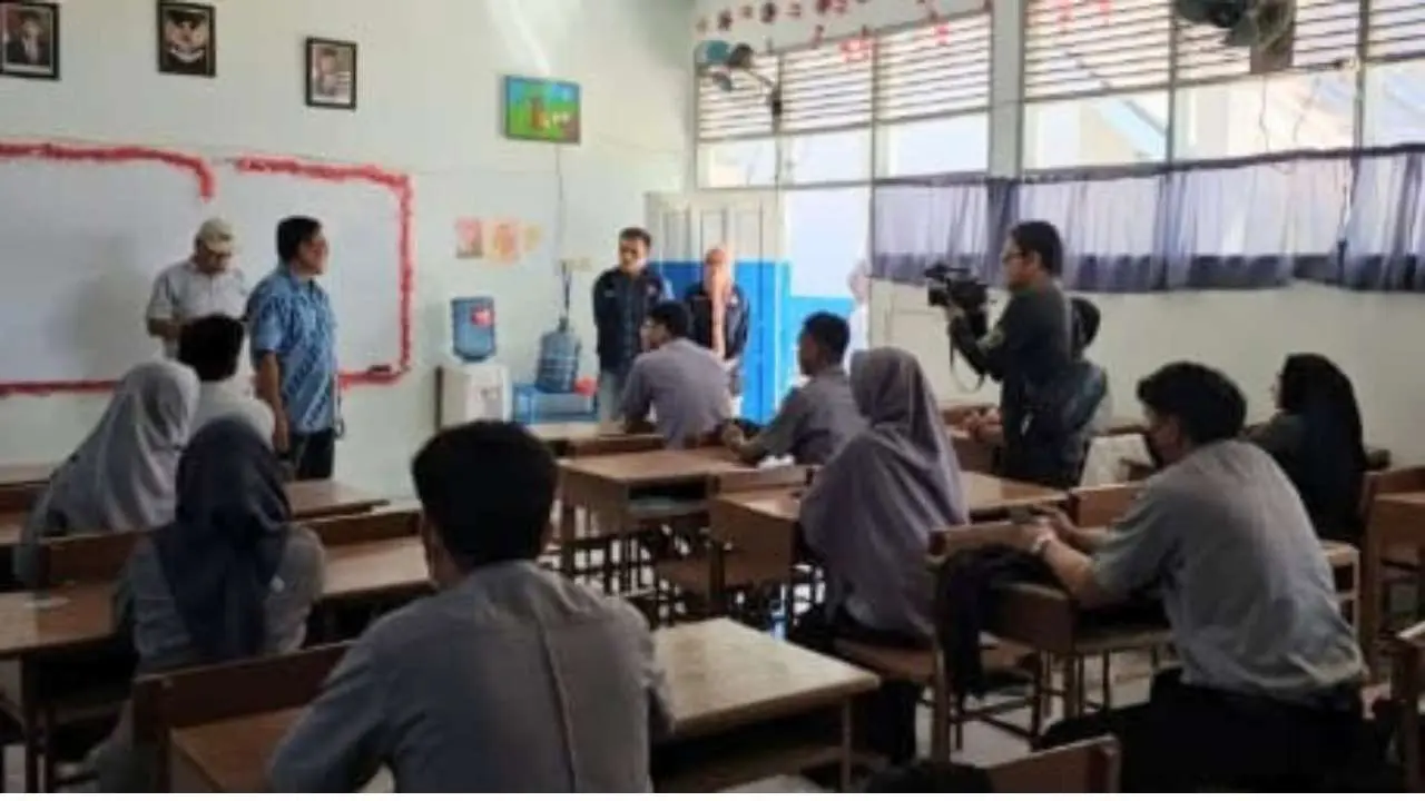 Kadisdik Makassar Tinjau dan Semangati Laskar Pelangi yang Melaksanakan Tes