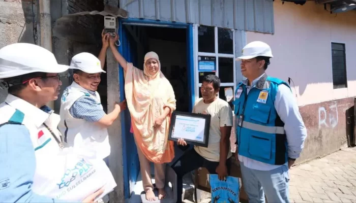 Light Up The Dream: Wujud Nyata Insan PLN Bagi Sesama Nyalakan Mimpi 449 keluarga di Sulselrabar