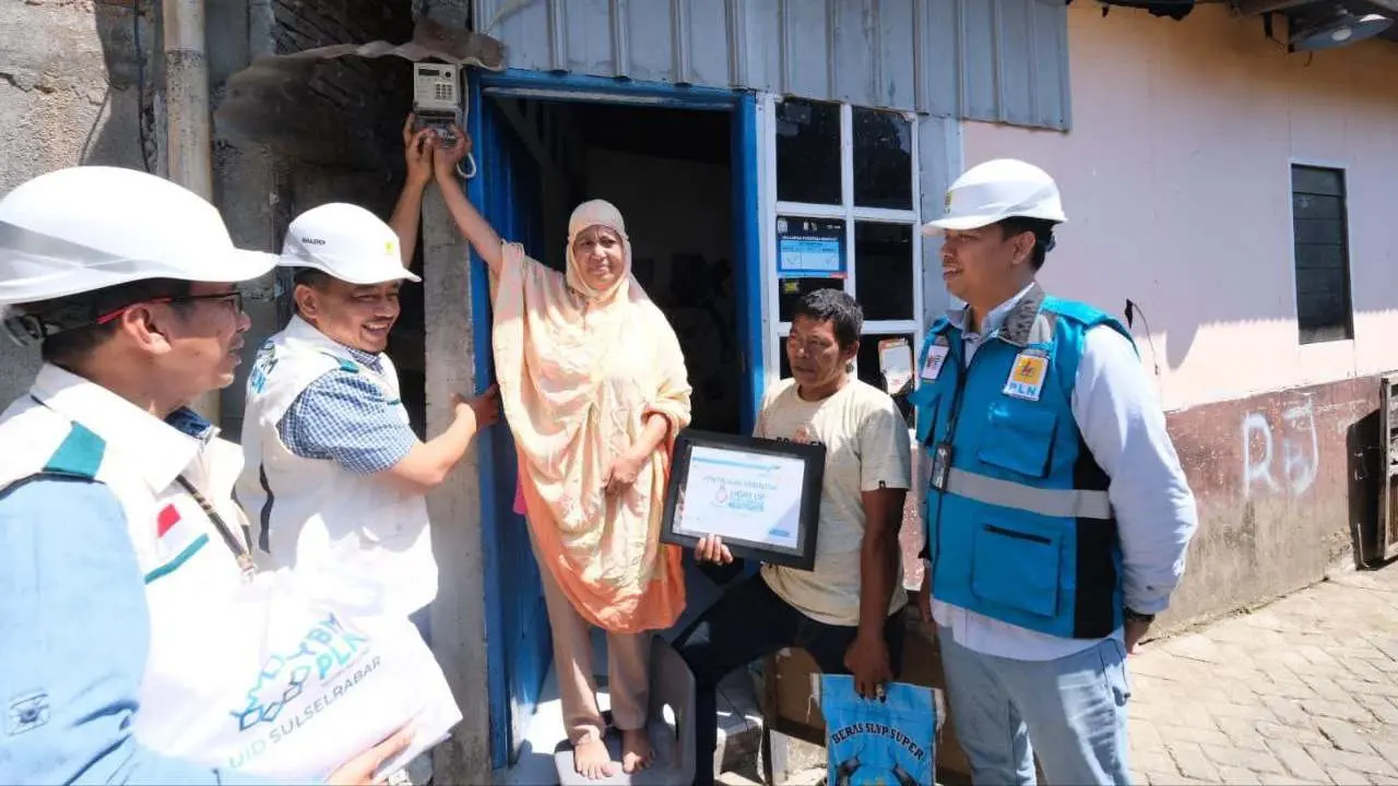 Light Up The Dream: Wujud Nyata Insan PLN Bagi Sesama Nyalakan Mimpi 449 keluarga di Sulselrabar