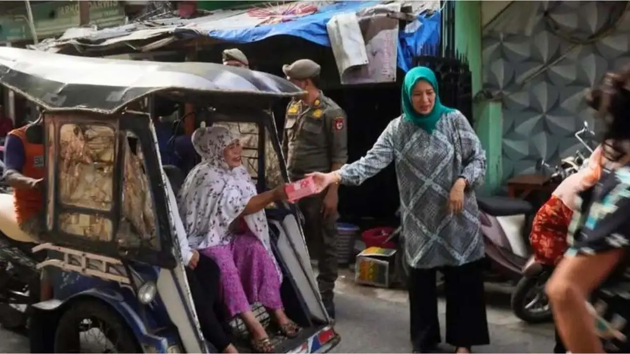 TP PKK Kecamatan Ujung Tanah Berbagi Takjil Gratis 2 TP PKK Kecamatan Ujung Tanah Berbagi Takjil Gratis