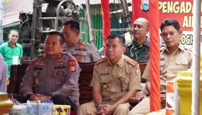 Kapolda Sulsel Serahkan Bantuan Fasilitas Air Bersih untuk Warga Camba Berua