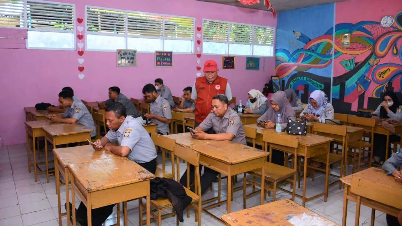 Kadisdik Bersama Kepala BKPSDM Makassar Tinjau Evaluasi Laskar Pelangi