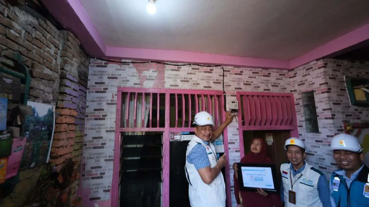 Light Up The Dream: Wujud Nyata Insan PLN Bagi Sesama Nyalakan Mimpi 449 keluarga di Sulselrabar 2 Light Up The Dream: Wujud Nyata Insan PLN Bagi Sesama Nyalakan Mimpi 449 keluarga di Sulselrabar