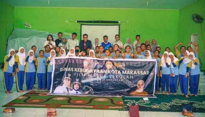 Disbud Nobar Film “Masuk Sekolah” Bersama Pelajar SMPN 13 Makassar