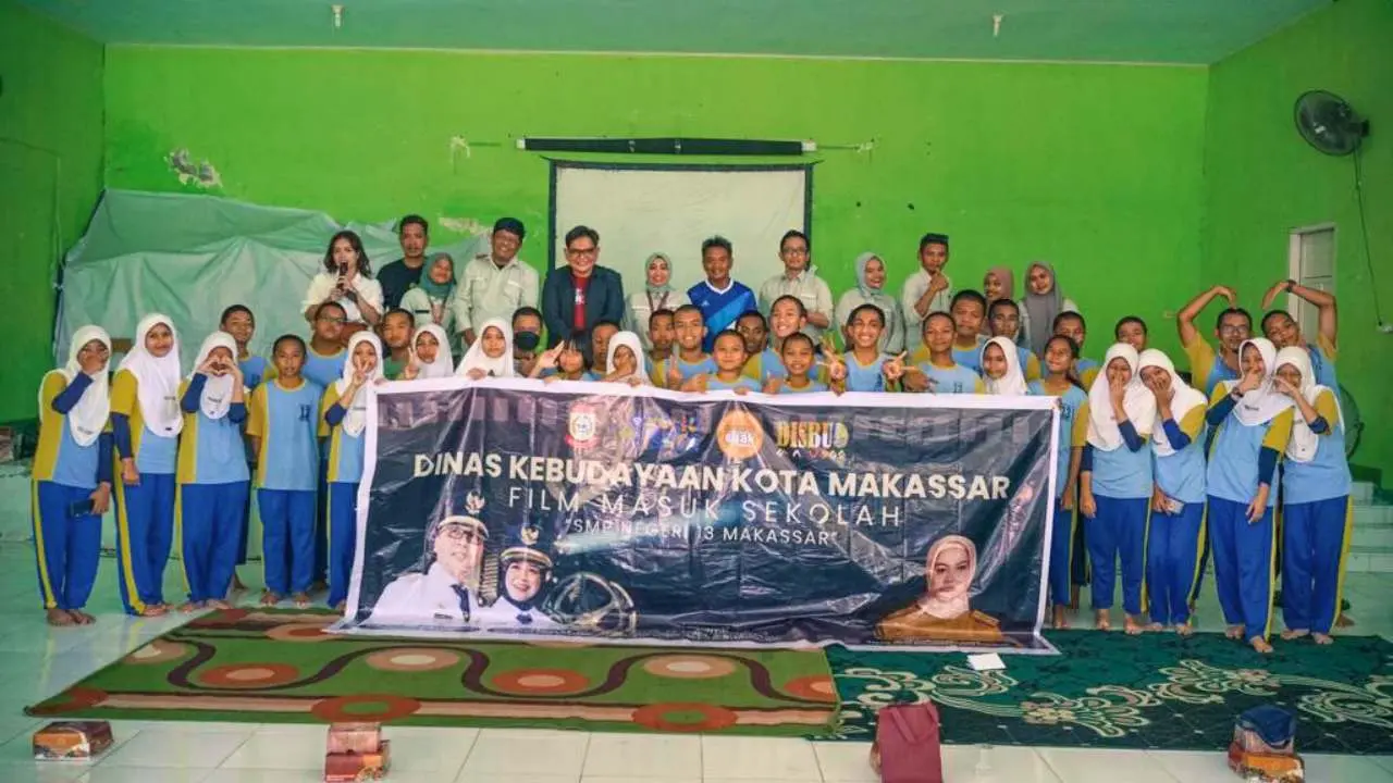 Disbud Nobar Film "Masuk Sekolah” Bersama Pelajar SMPN 13 Makassar