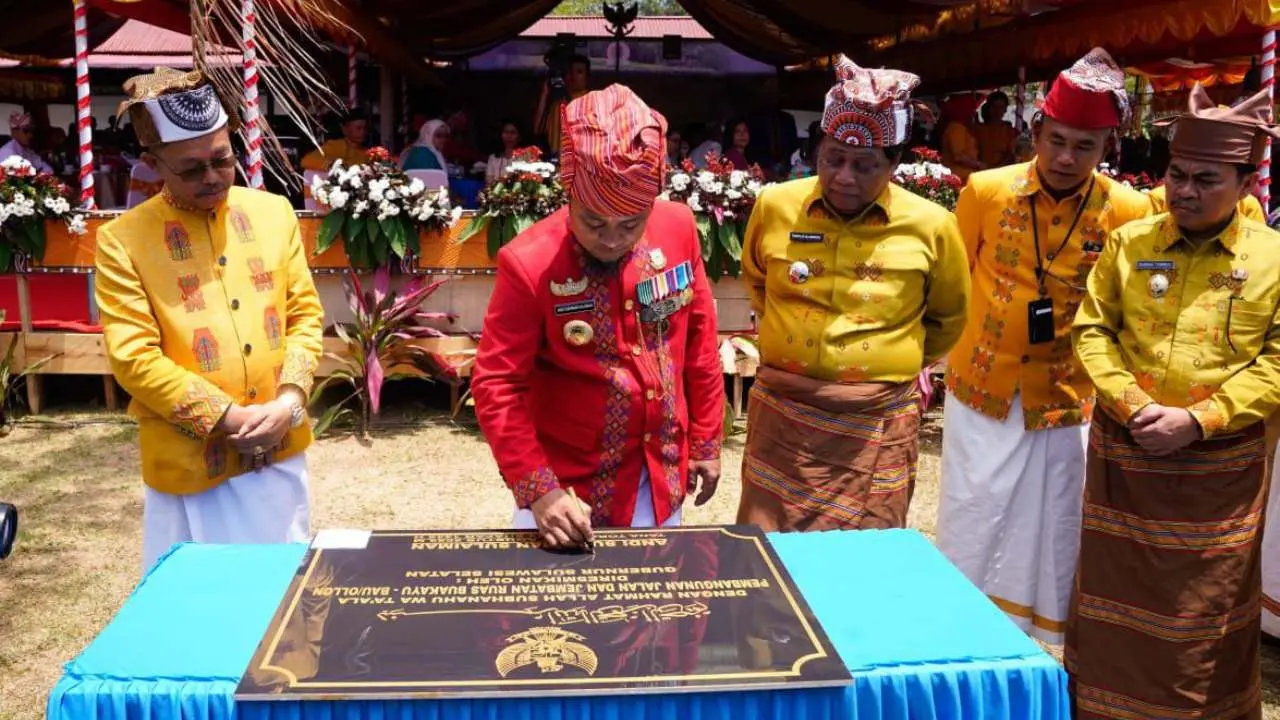 66 Tahun Tana Toraja, Gubernur Andi Sudirman Terharu dengan Pembangunan Toraja 3 66 Tahun Tana Toraja, Gubernur Andi Sudirman Terharu dengan Pembangunan Toraja