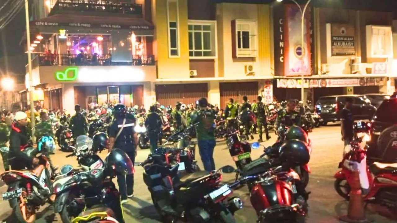 Antisipasi Gangguan Kamtibmas, Danramil 1408-08/Mks Pimpin Patroli Malam