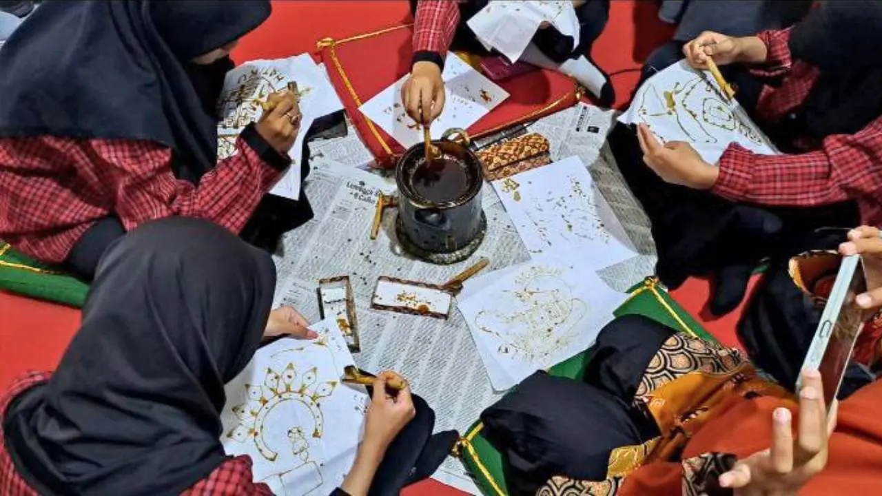 Gelar Belajar bersama di Museum, Disbud Makassar Ajari Peserta Teknik Membatik