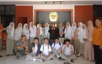 KPU Makassar Terima kunjungan Siswa SMA Athirah Bukit Baruga, Belajar Proses Tahapan Pemilu 9 KPU Makassar Terima kunjungan Siswa SMA Athirah Bukit Baruga, Belajar Proses Tahapan Pemilu