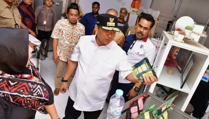Pj Gubernur Bahtiar Dukung Pelaku IKM Kacang Mete Tingkatkan Produksi