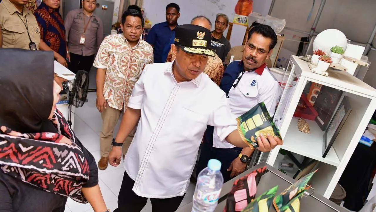 Pj Gubernur Bahtiar Dukung Pelaku IKM Kacang Mete Tingkatkan Produksi