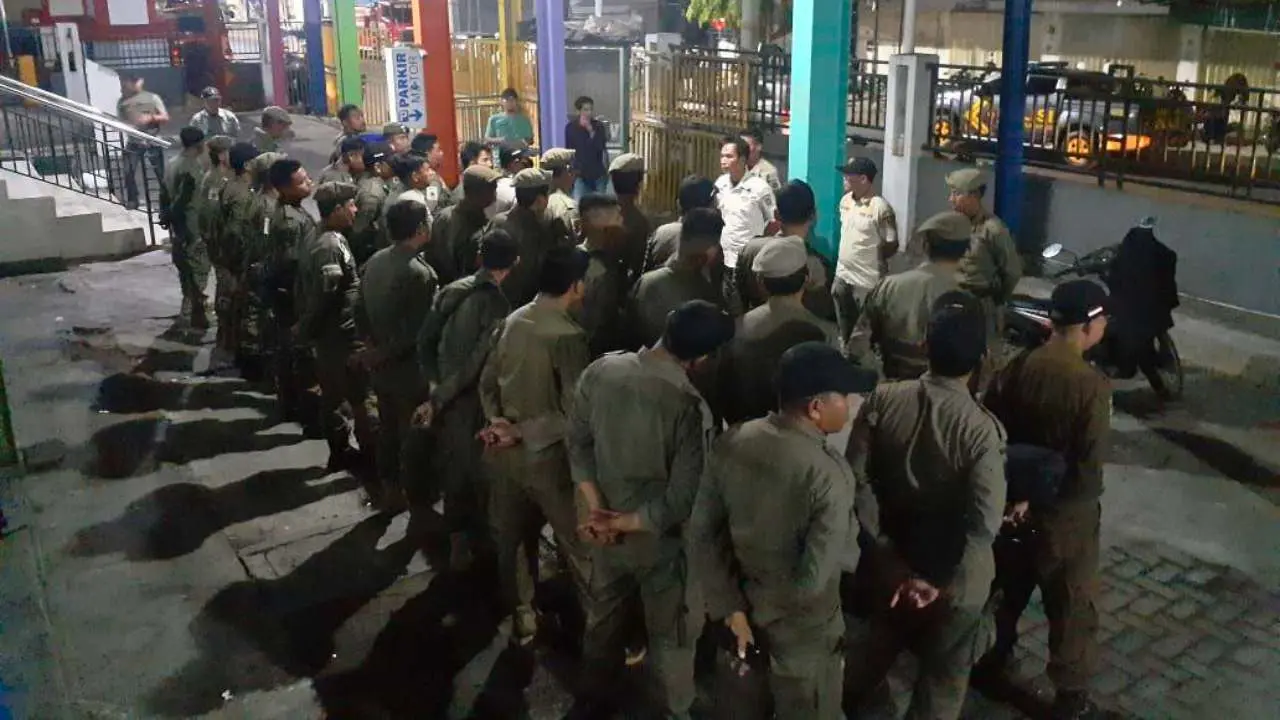Ratusan Personil Satpol PP Makassar Jaga  1×24 jam di Pasar Butung