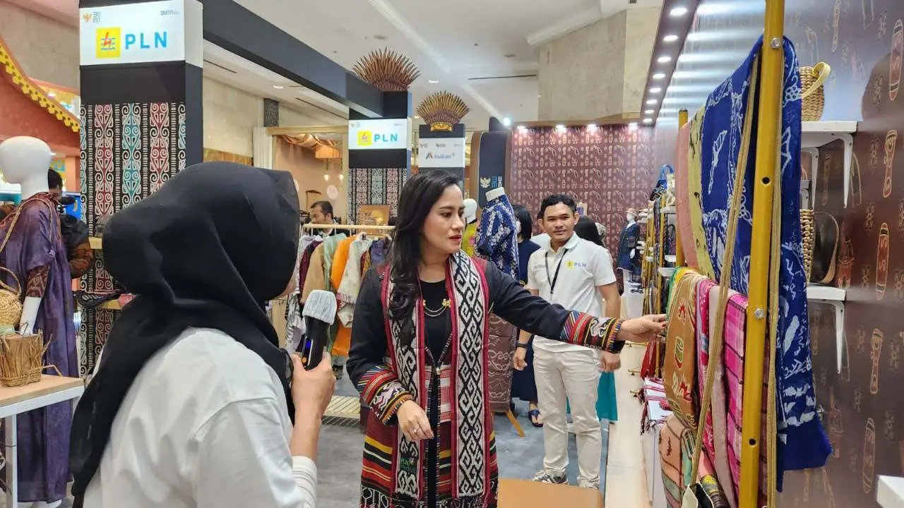 PLN Sulselrabar Pamerkan Produk Binaan di INACRAFT 2023 bersama UMKM