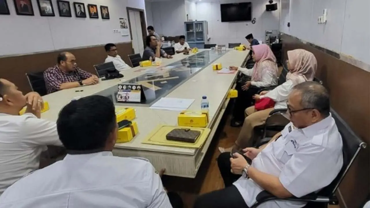 Kadis Pertanahan Kota Makassar Hadiri Rapat Ranperda di DPRD