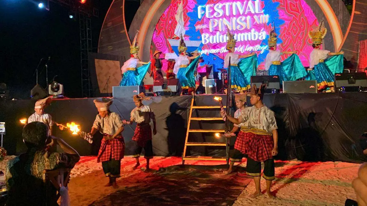 2 Tarian Binaan Sanggar Seni Disbud Makassar Tampil Memukau di Festival Phinisi 