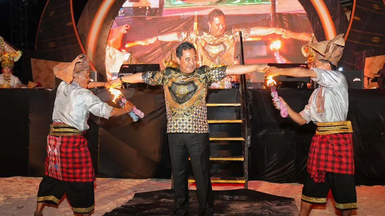 Dua Tarian Binaan Disbud Makassar Tampil Memukau di Festival Takabonerate