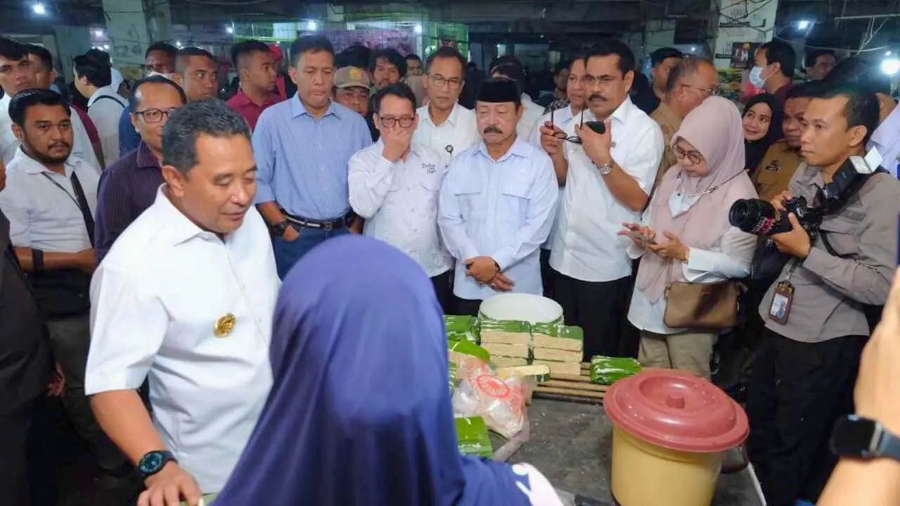 Wabup Gowa bersama Pj Gubernur Sulsel Lakukan Operasi Pasar
