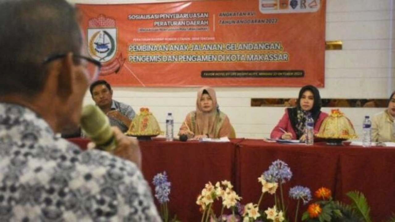 Anggota DPRD Makassar, Irmawati Sila Sosialisasi Perda Anjal Gepeng