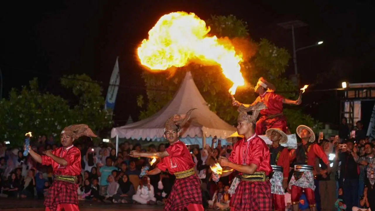 Dua Tarian Binaan Disbud Makassar Tampil Memukau di Festival Takabonerate 2 Dua Tarian Binaan Disbud Makassar Tampil Memukau di Festival Takabonerate
