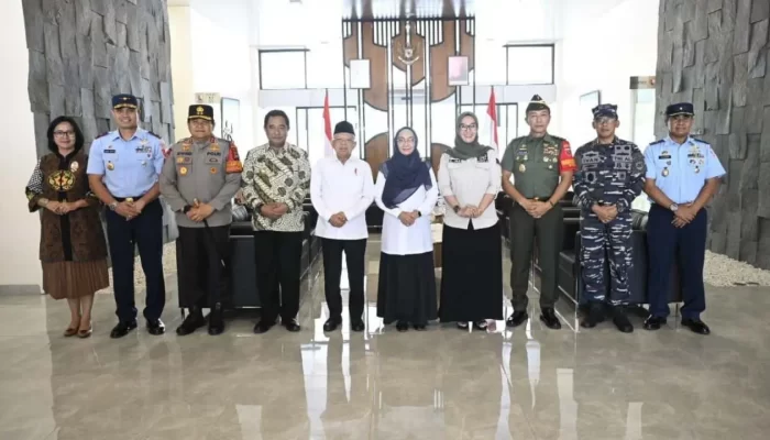 Batal Kunjungan ke Wamena, Pj Gubernur Bahtiar Dampingi KH Ma’ruf Amin Selama Transit di Makassar