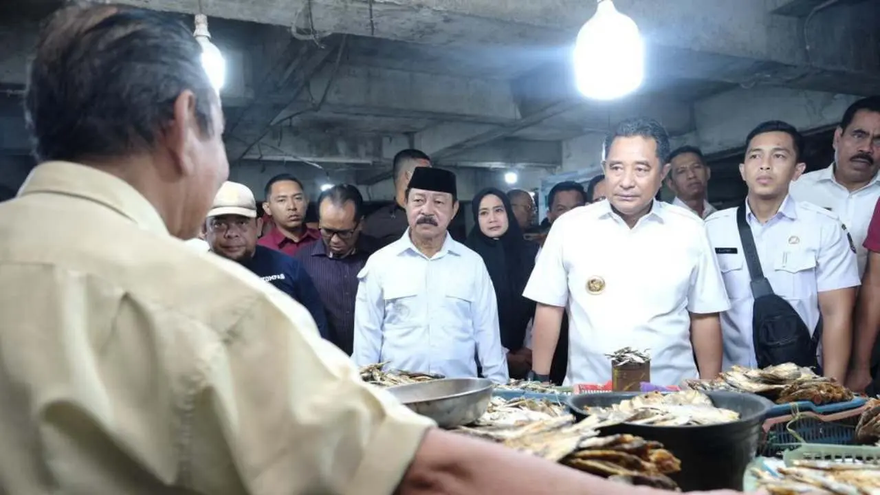 Wabup Gowa bersama Pj Gubernur Sulsel Lakukan Operasi Pasar
