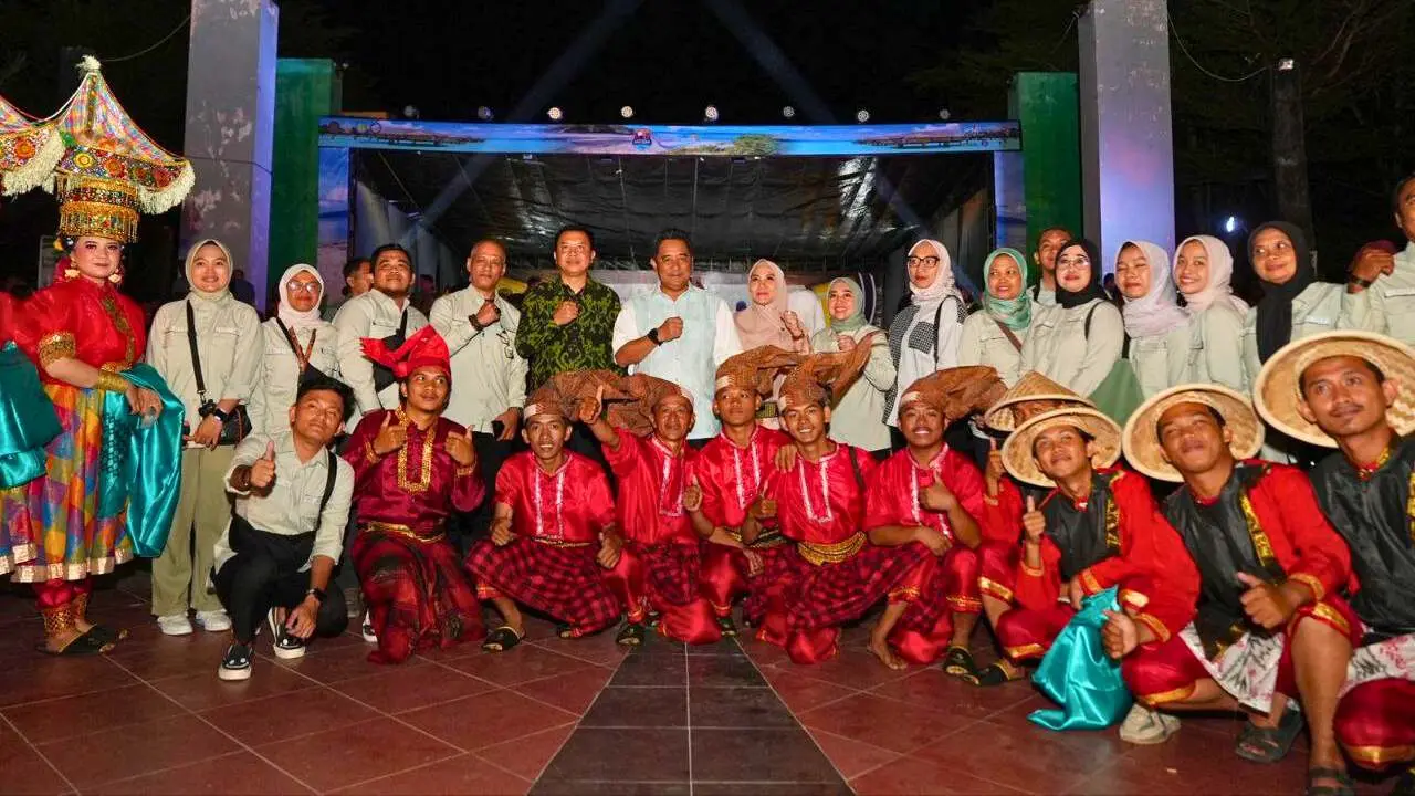 Dua Tarian Binaan Disbud Makassar Tampil Memukau di Festival Takabonerate 3 Dua Tarian Binaan Disbud Makassar Tampil Memukau di Festival Takabonerate