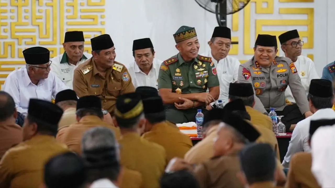 Sholawatan dengan Pj Gubernur Bahtiar, Ulama dan Forkopimda Dipadati Ribuan Warga