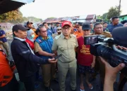 Walkot Danny Tinjau Lokasi Kebakaran di Baji Gau, Beri Dukungan Moril Bagi Para Korban