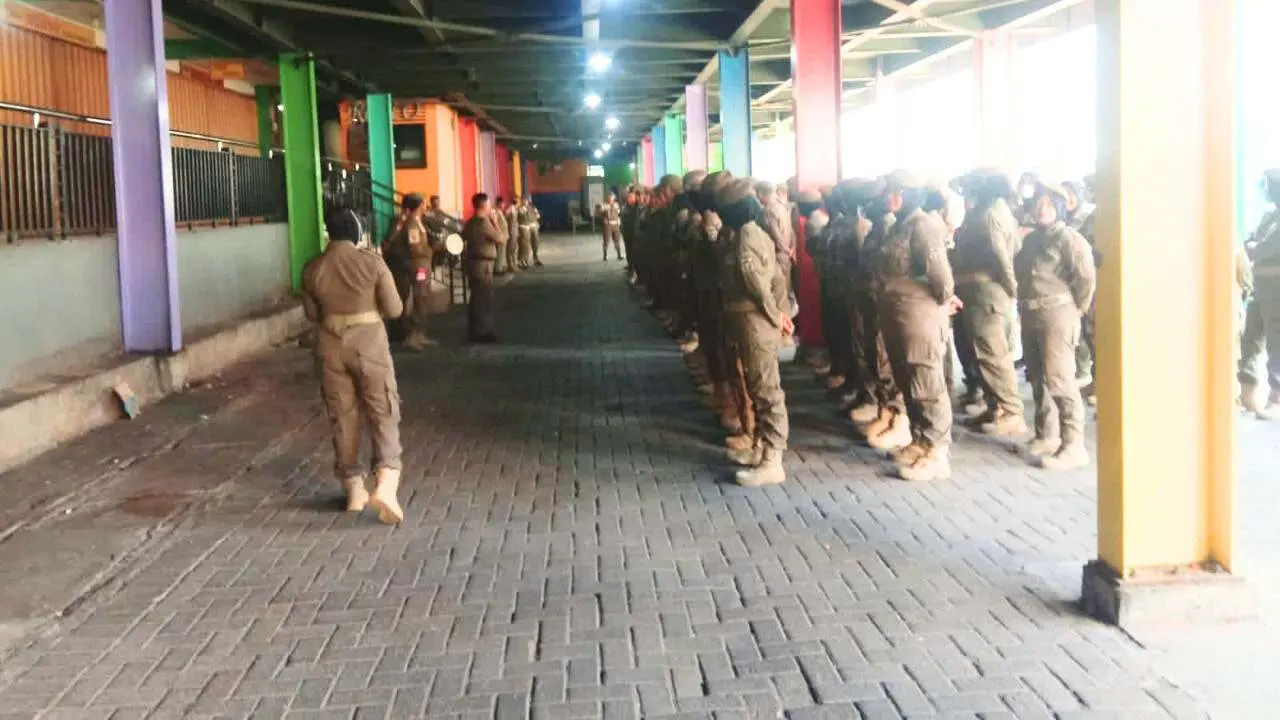 Berikan Rasa Aman, Satpol PP Makassar Kembali Lakukan Pengamanan di Pasar Butung