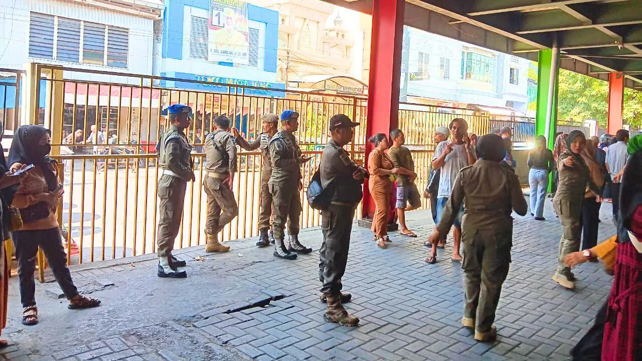 Berikan Rasa Aman, Satpol PP Makassar Kembali Lakukan Pengamanan di Pasar Butung