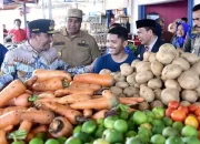 Pj Gubernur Sidak di Pasar Tramo Maros, Harga Beras Stabil Karena Didukung Kios Bulog