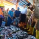 Cek Harga Ikan, Pj Gubernur Bahtiar Tinjau TPID Poetere Makassar