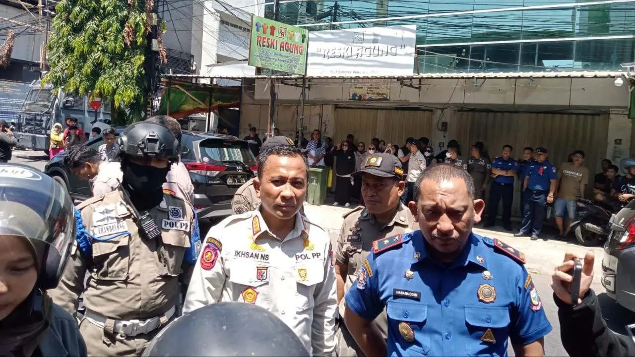 Ratusan Personil Satpol Makassar Diturunkan untuk Pengamanan alih Pasar Butung