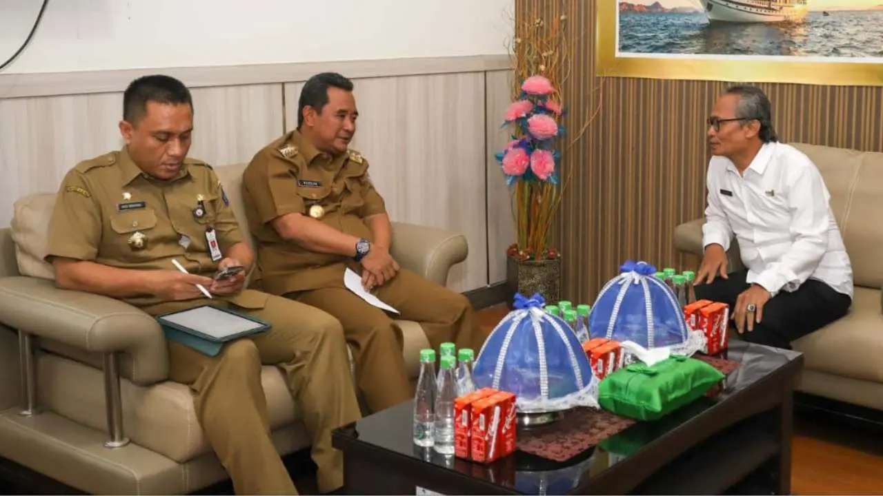 Kunjungi LPP RRI Makassar, Pj Gubernur Kenalkan 8 Program Prioritas dan Sinergi untuk Disosialisasikan 2 Kunjungi LPP RRI Makassar, Pj Gubernur Kenalkan 8 Program Prioritas dan Sinergi untuk Disosialisasikan