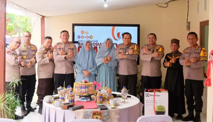 Kapolda-Alumni Akabri 1990 Serahkan Rumah Hasil Bedah Kepada ASN Polda Sulsel