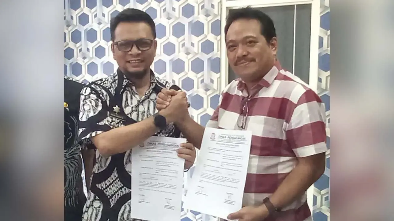 Kadisdag Melakukan Penandatangan Serah Terima Revitalisasi Pasar Cendrawasih 2 Kadisdag Melakukan Penandatangan Serah Terima Revitalisasi Pasar Cendrawasih