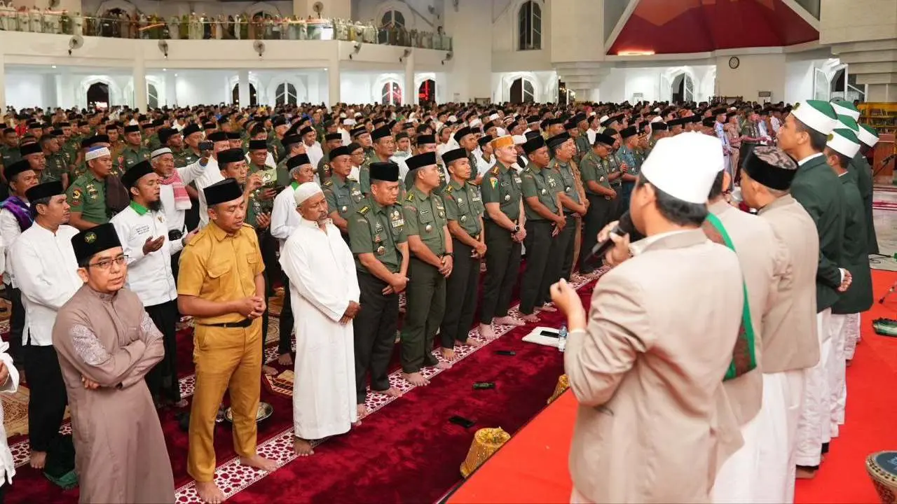 Sholawatan dengan Pj Gubernur Bahtiar, Ulama dan Forkopimda Dipadati Ribuan Warga
