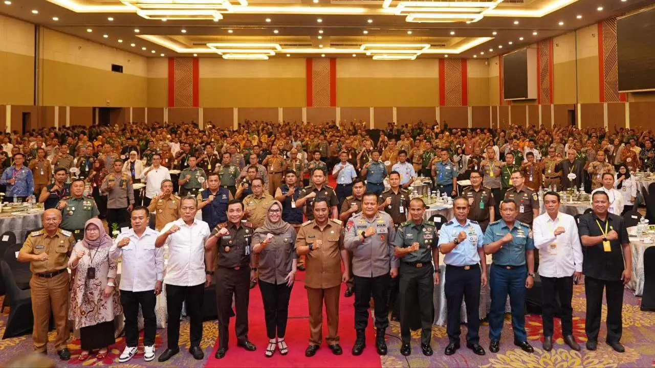 Jelang Pemilu 2024, Pj Gubernur Bahtiar Pimpin Rakor dengan Forkopimda, Forkopimcam, KPU & Bawaslu se-Sulsel 3 Jelang Pemilu 2024, Pj Gubernur Bahtiar Pimpin Rakor dengan Forkopimda, Forkopimcam, KPU & Bawaslu se-Sulsel