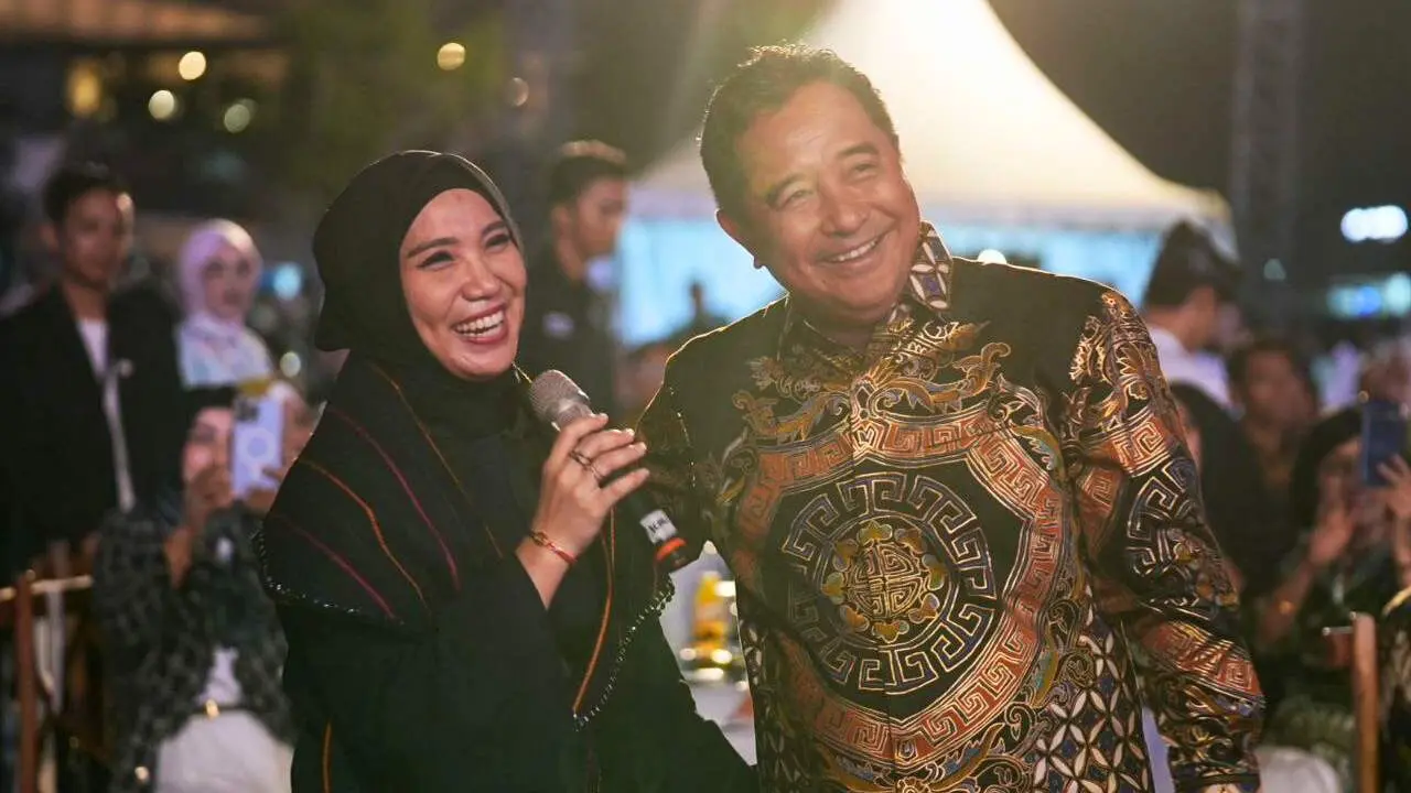Pj Gubernur Didampingi Ketua TP PKK Sulsel Hadiri Puncak Festival Phinisi Bulukumba