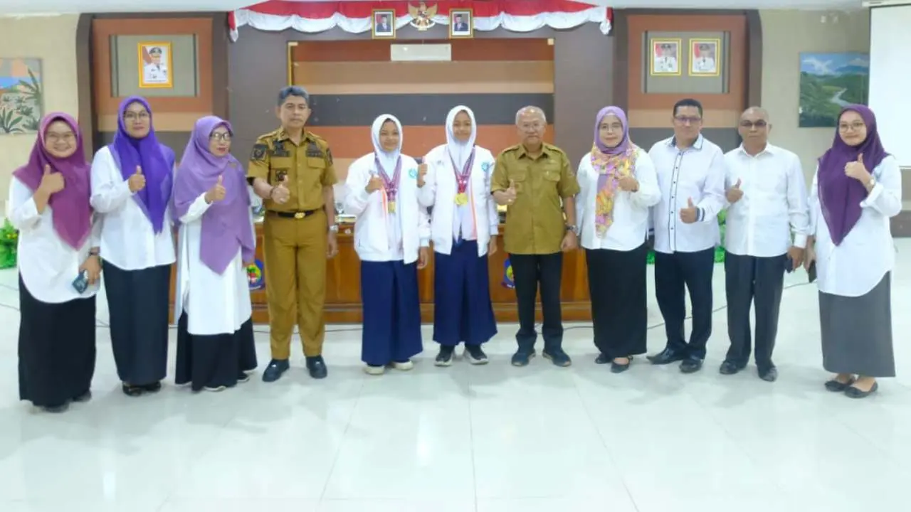 Iksan Terima Siswi MTsN 2 Jeneponto Peraih 6 Juara di Kompetisi 12th Word Robotic Training for Peace 2023 di Singapura 