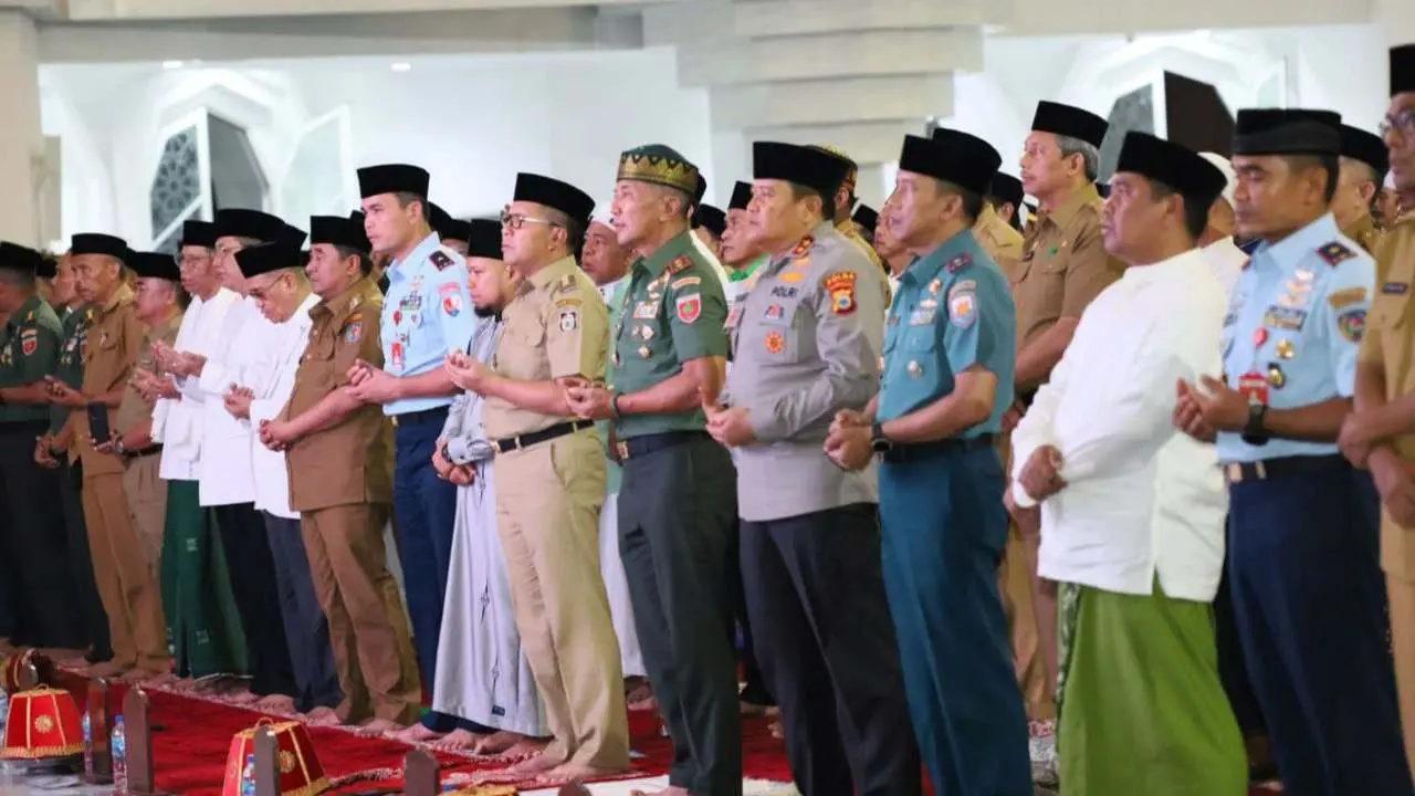 Sholawatan dengan Pj Gubernur Bahtiar, Ulama dan Forkopimda Dipadati Ribuan Warga