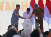 Pj Sekda Dampingi Wapres Ma’ruf Amin Ground Breaking Masjid Hj Andi Nurhadi dan AAS International Hospital